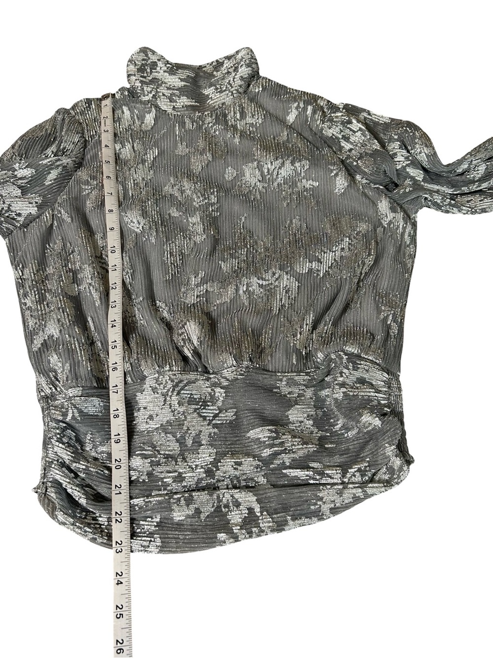 Joie Metallic Floral Pleated Blouse Top Gray Silver High
Neck Long Sleeve
Size L - Picture 7 of 9